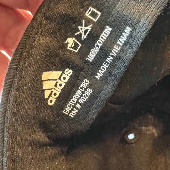 Retro Casual High End Adidas Soccer Black in Black Strap Back OS Baseball Hat - Picture 4 of 5